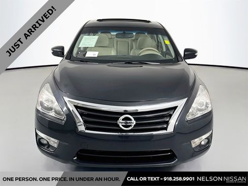 Used 2015 Nissan Altima 2.5 SL w/ Moonroof Package FWD image 2