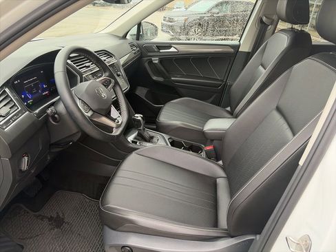 Used 2022 Volkswagen Tiguan SE image 11