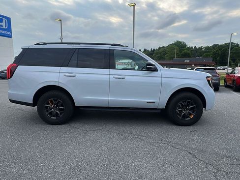 Used 2026 Ford Expedition Tremor AWD/4WD image 3