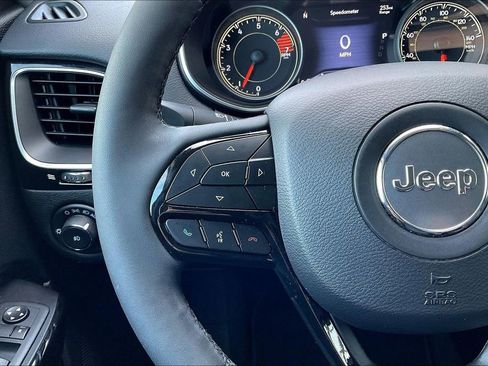 Used 2023 Jeep Cherokee Altitude Lux AWD/4WD image 17