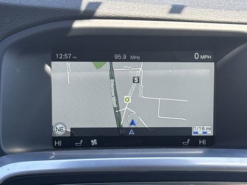 Used 2016 Volvo V60 T5 Platinum image 16