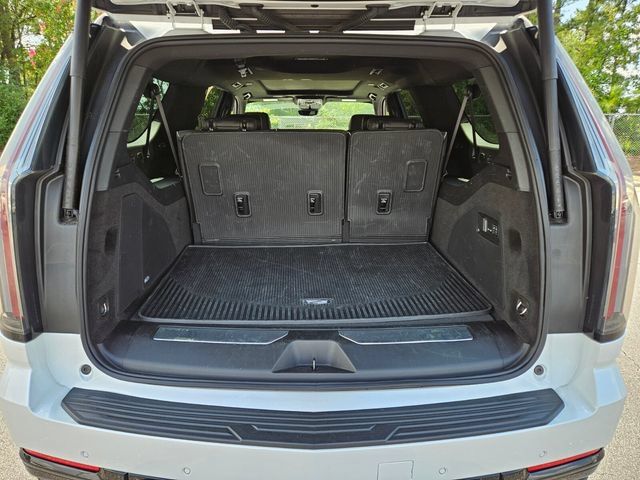 Used 2025 Cadillac Escalade ESV Sport w/ LPO, ONYX Package AWD/4WD image 18