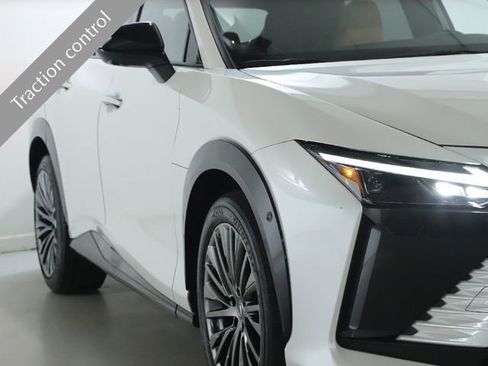 Used 2023 Lexus RZ 450e Premium w/ Accessory Package (2T) image 5