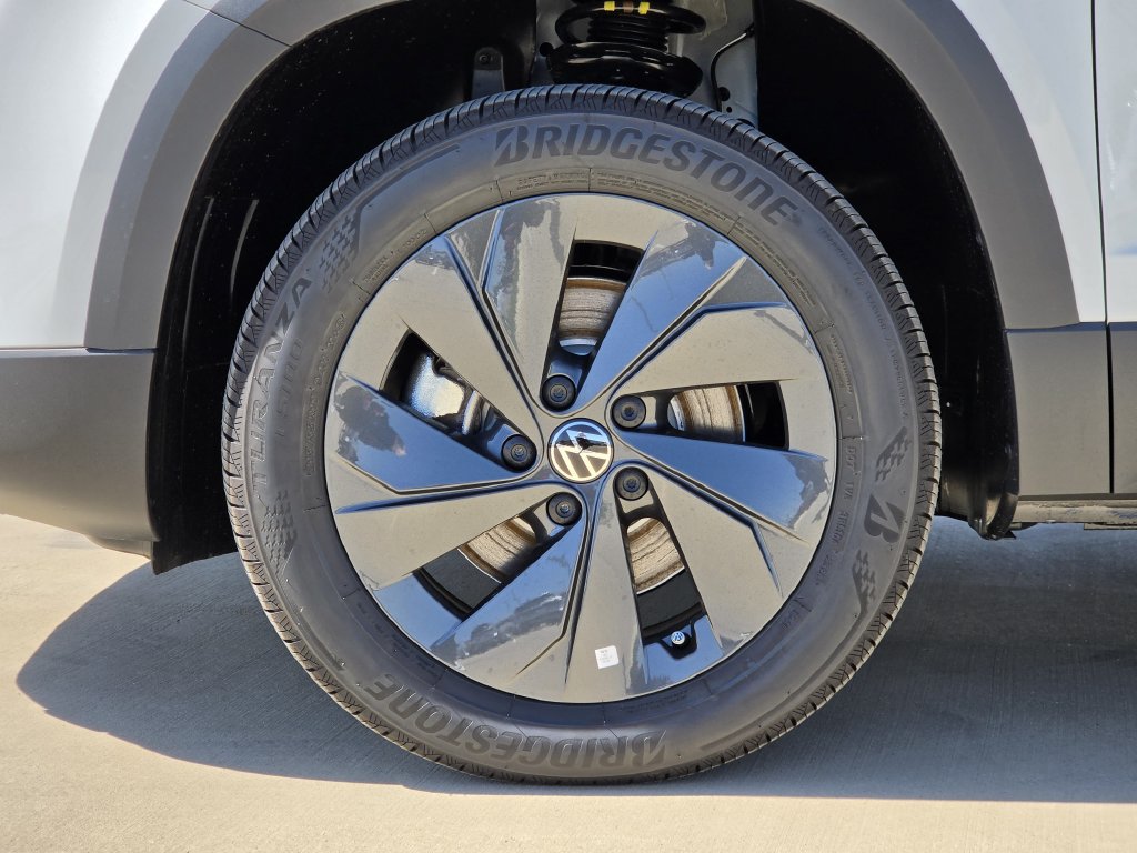 New 2027 Volkswagen Taos S FWD image 8