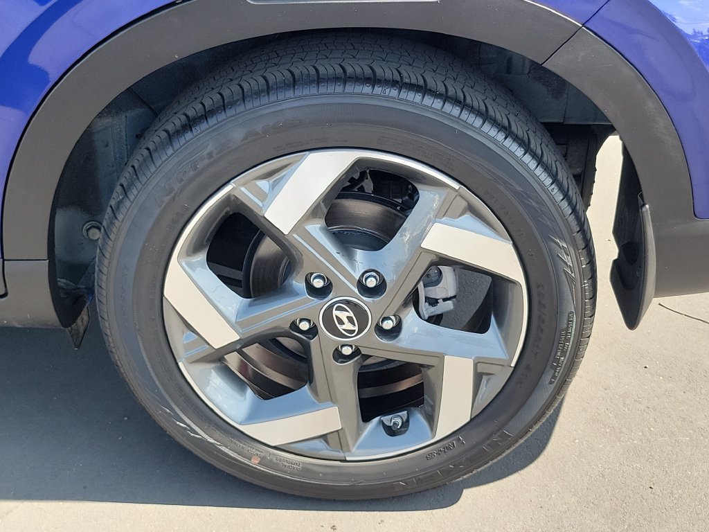 Used 2023 Hyundai Venue Limited FWD image 29