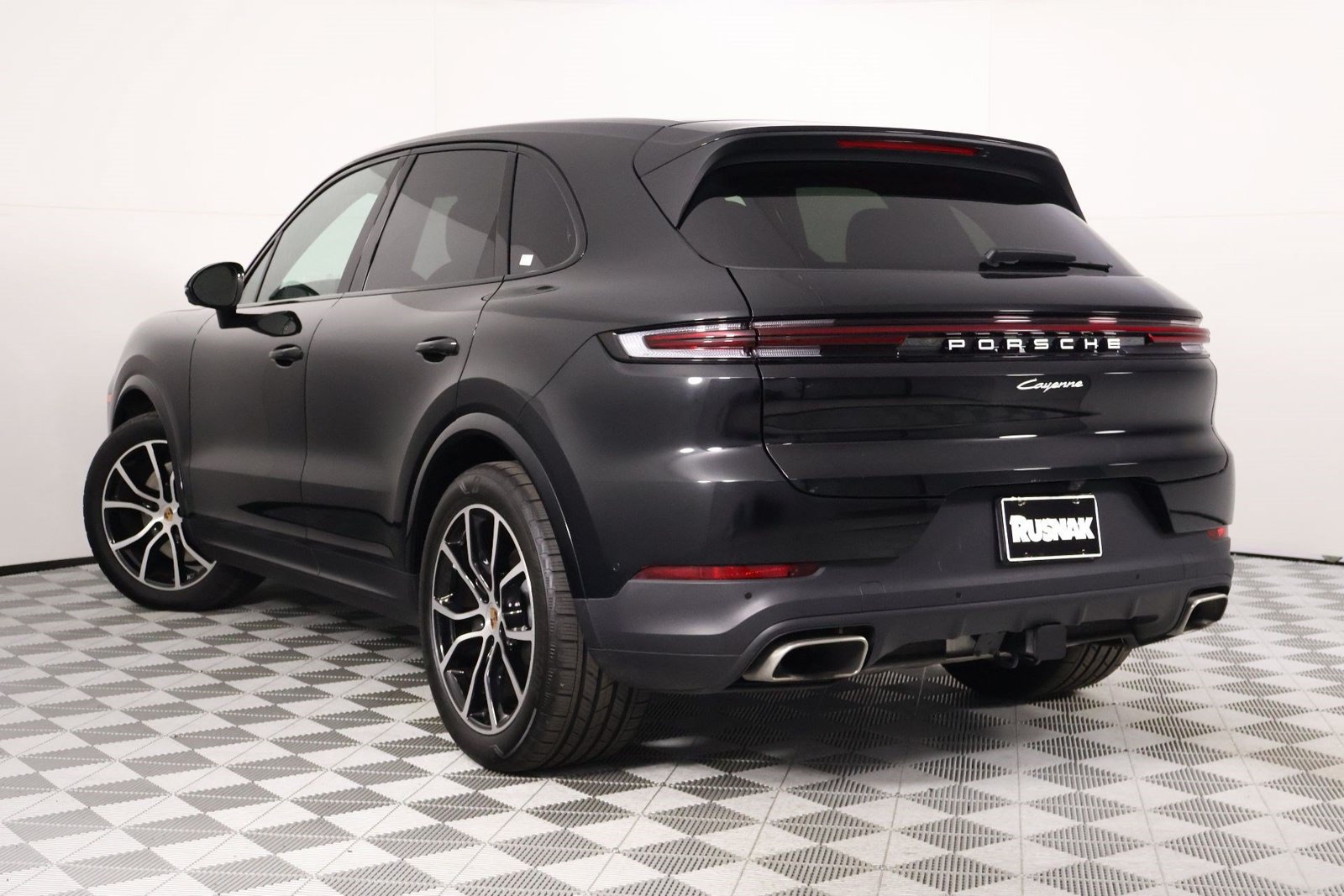 Certified 2026 Porsche Cayenne AWD/4WD image 3