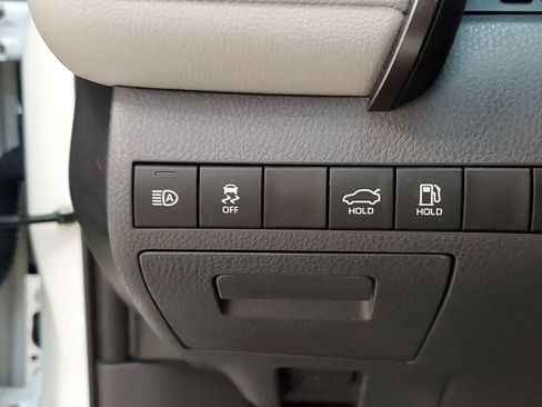 Used 2020 Toyota Camry LE w/ Convenience Package FWD image 31
