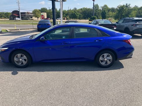 Used 2024 Hyundai Elantra SE FWD image 4