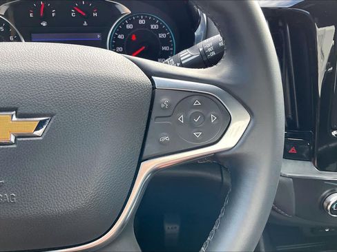Used 2023 Chevrolet Traverse LT FWD image 19