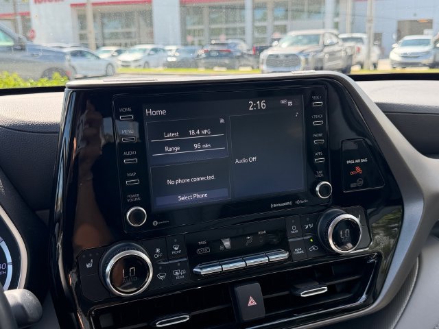 Certified 2022 Toyota Highlander XLE FWD image 22