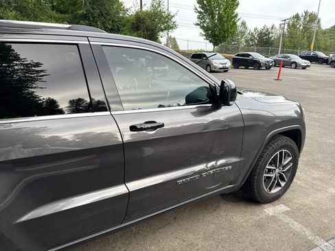 Used 2018 Jeep Grand Cherokee Limited w/ Trailer Tow Group IV AWD/4WD image 8