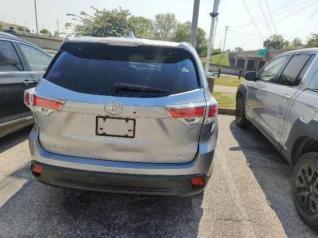 Used 2014 Toyota Highlander XLE FWD image 9