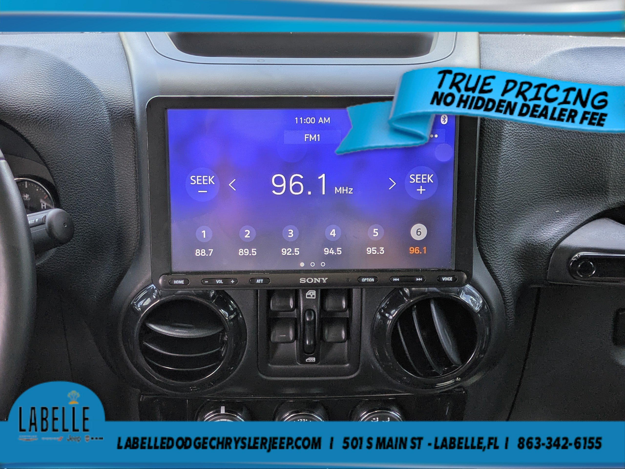 Used 2016 Jeep Wrangler Unlimited Sahara w/ Connectivity Group AWD/4WD image 16