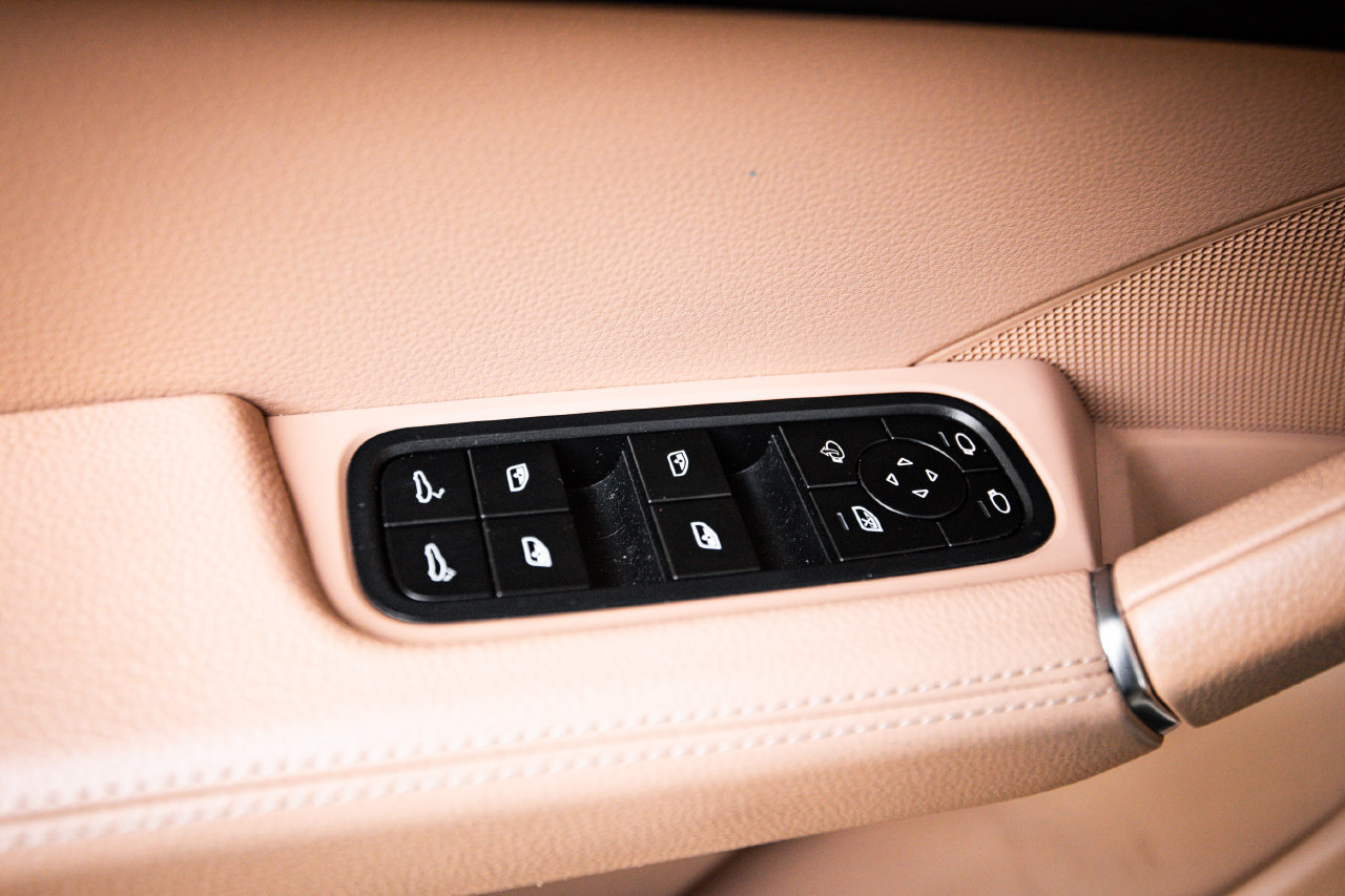 Certified 2023 Porsche Cayenne Platinum Edition AWD/4WD image 22