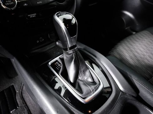 Used 2020 Nissan Rogue SV image 30