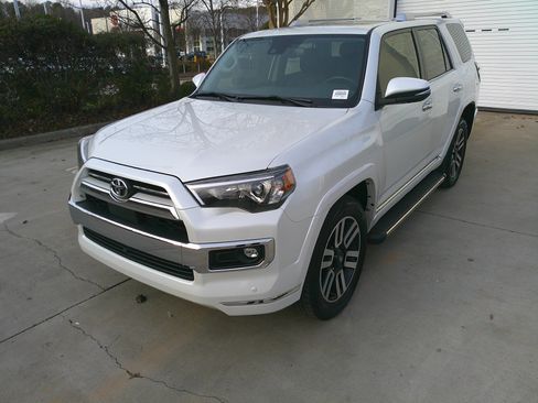 Used 2024 Toyota 4Runner Limited image 5