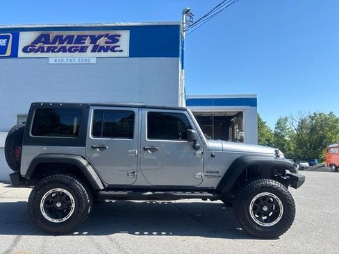 Used 2013 Jeep Wrangler Unlimited Sport AWD/4WD image 6