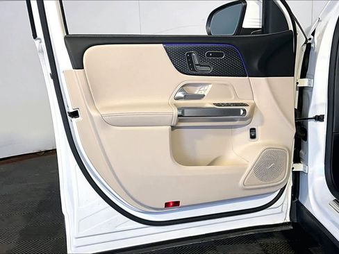 New 2026 Mercedes-Benz GLB 250 4MATIC image 11