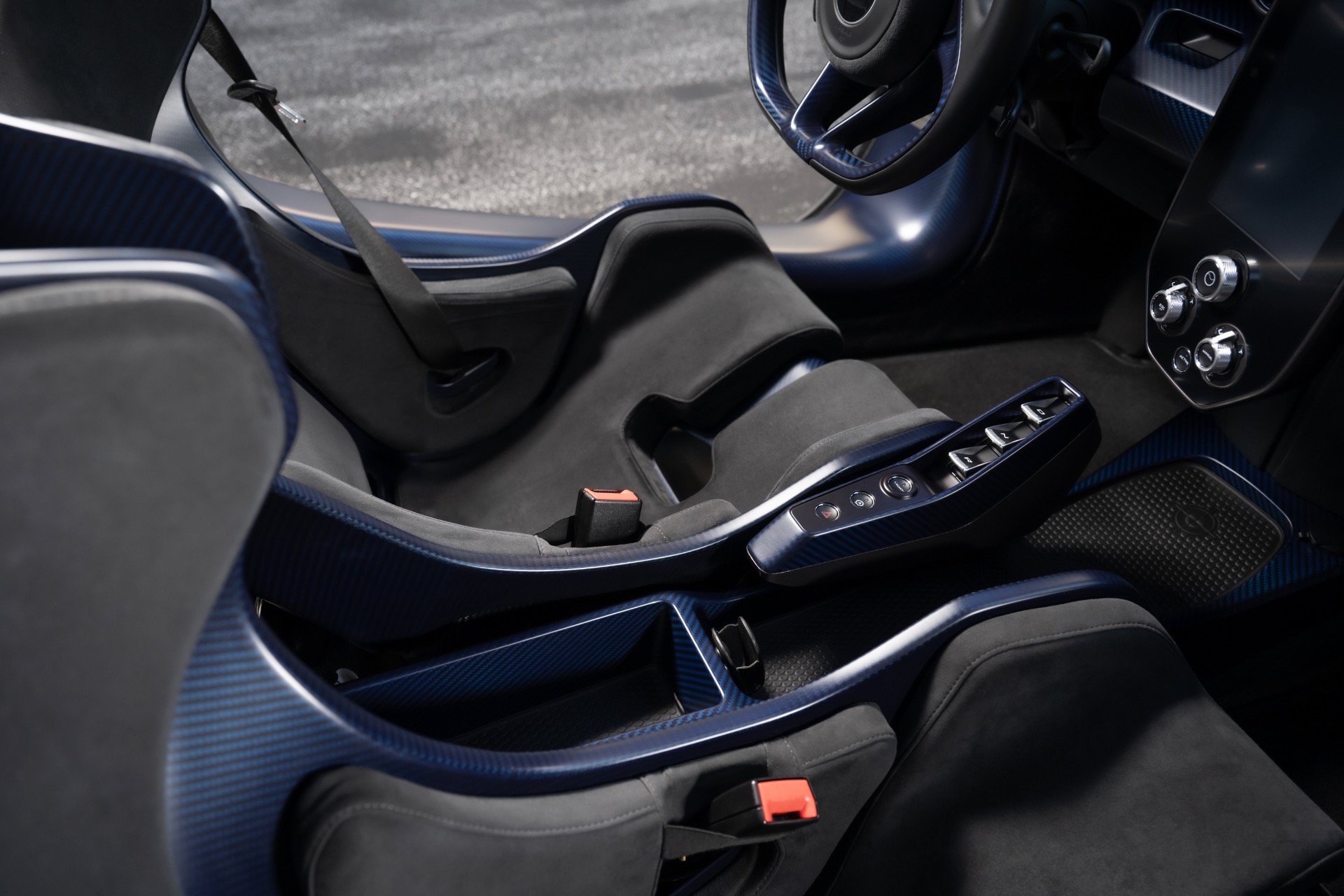 Used 2019 McLaren Senna RWD image 41