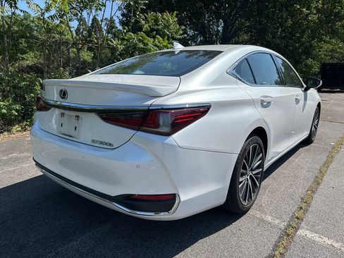 Used 2022 Lexus ES 300h w/ Premium Package image 3