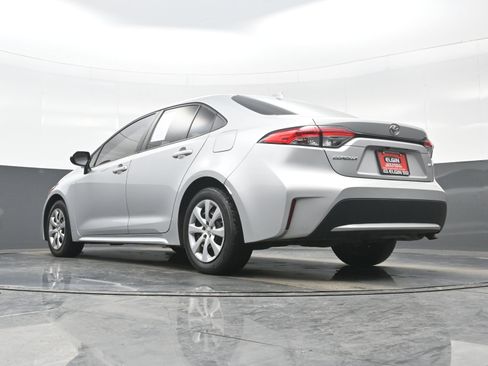 Used 2021 Toyota Corolla LE image 25