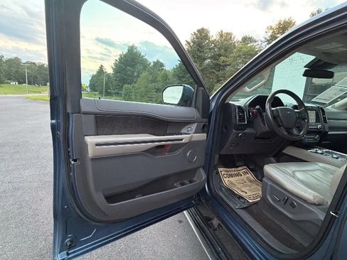 Used 2018 Ford Expedition Limited w/ Equipment Group 301A AWD/4WD image 16