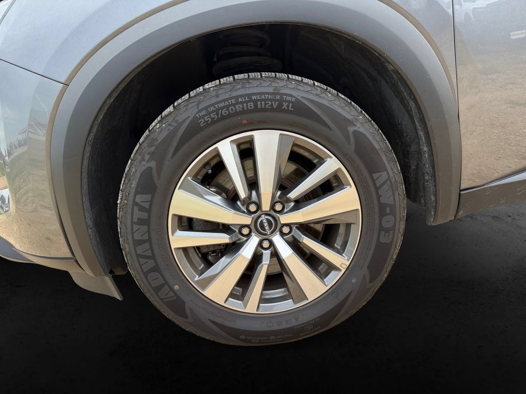 Used 2025 Nissan Pathfinder SL AWD/4WD image 12