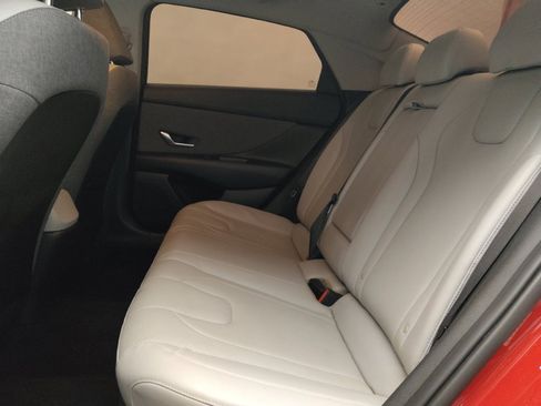 Used 2023 Hyundai Elantra Limited image 18