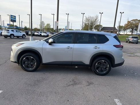 Used 2024 Nissan Rogue SV image 7