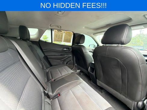 Used 2025 Chevrolet Trax LT w/ Sunroof Package FWD image 31