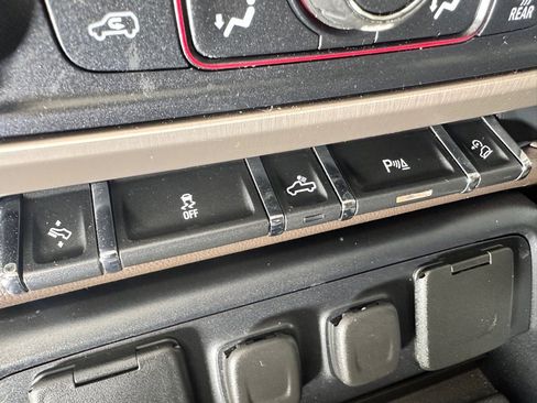 Used 2016 GMC Sierra 1500 Denali image 36