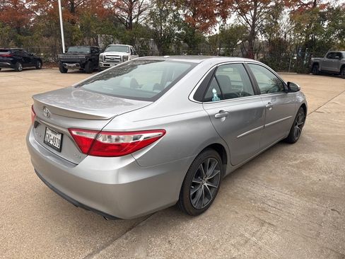 Used 2016 Toyota Camry XSE image 3