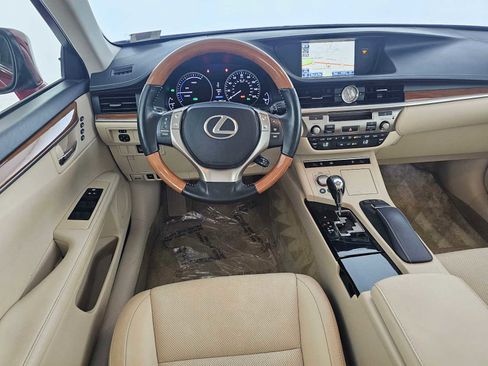 Used 2014 Lexus ES 300h w/ Luxury Package w/Bamboo Trim image 18