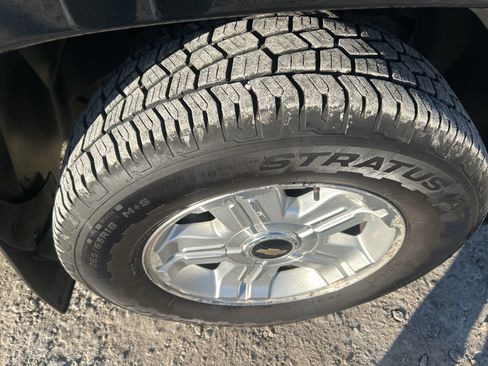 Used 2014 Chevrolet Suburban LT image 12