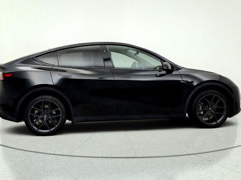 Used 2023 Tesla Model Y AWD image 4