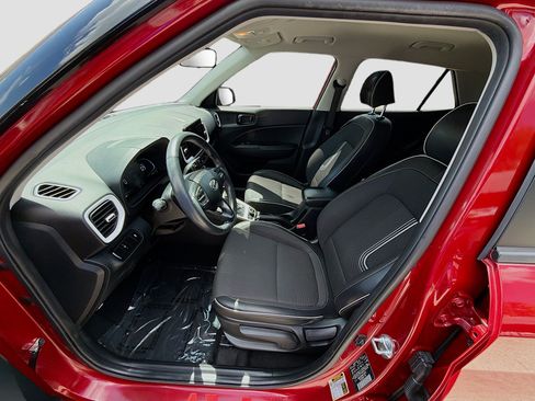 Used 2024 Hyundai Venue Limited FWD image 16