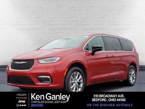 New 2026 Chrysler Pacifica Select image 1