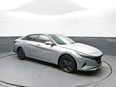 Certified 2023 Hyundai Elantra SEL w/ Cargo Package image 4