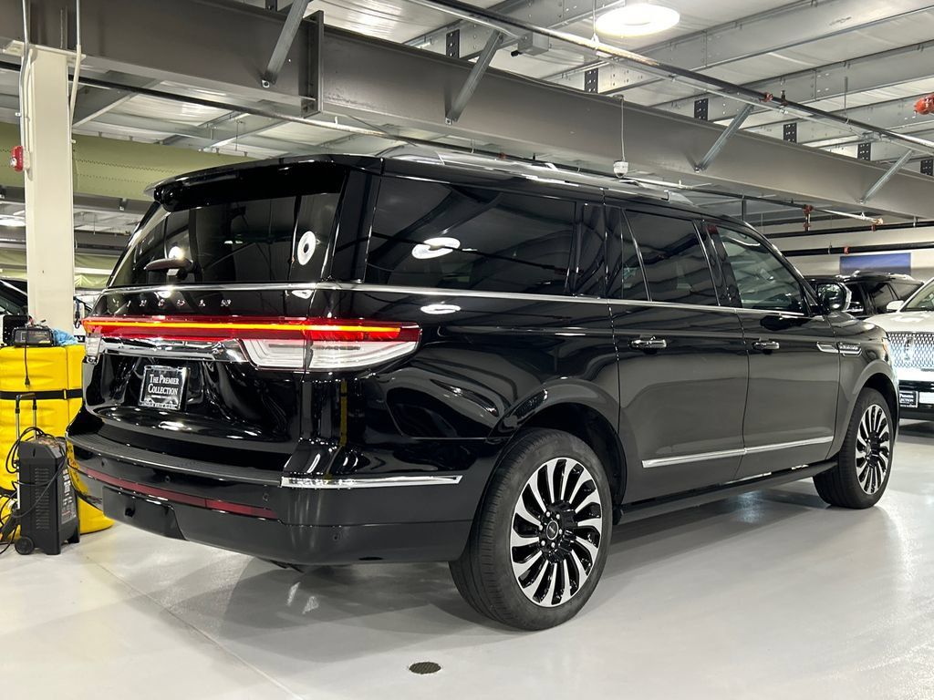 Used 2022 Lincoln Navigator L Black Label AWD/4WD image 2