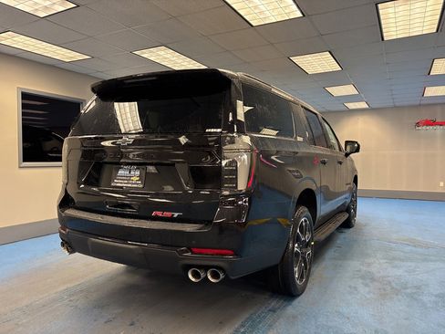 New 2026 Chevrolet Suburban RST image 3
