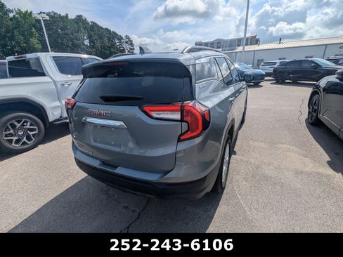 Used 2024 GMC Terrain SLE w/ Driver Convenience Package FWD image 5