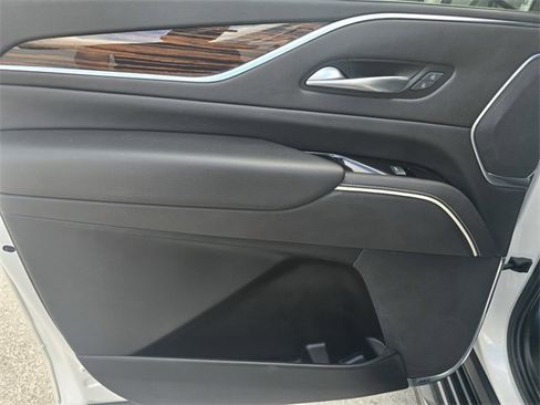 Used 2021 Cadillac Escalade ESV Premium Luxury image 15