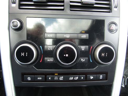 Used 2019 Land Rover Discovery Sport HSE image 32