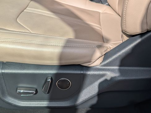 Used 2024 Ford Expedition Limited image 11