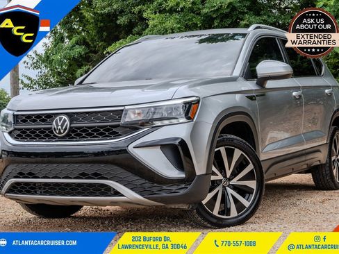 Used 2022 Volkswagen Taos SE FWD image 1