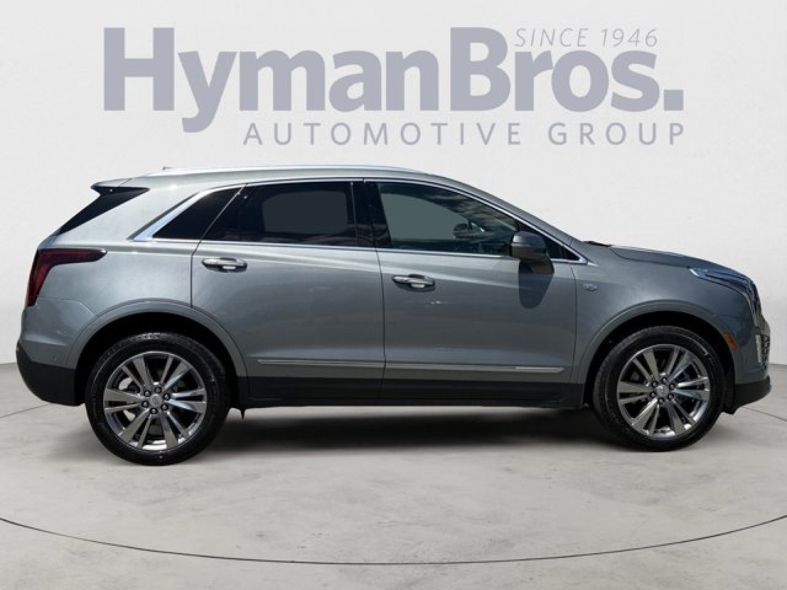 Used 2023 Cadillac XT5 Premium Luxury w/ Technology Package FWD image 2