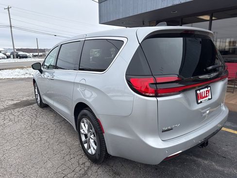 New 2026 Chrysler Pacifica Limited image 8