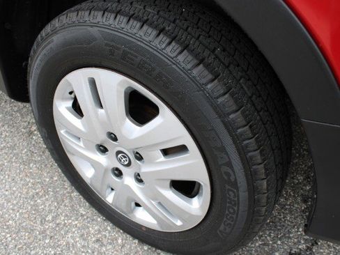 Used 2013 Toyota RAV4 LE FWD image 32