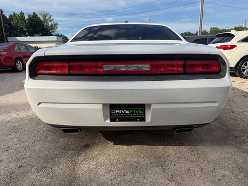 Used 2014 Dodge Challenger SXT RWD image 4