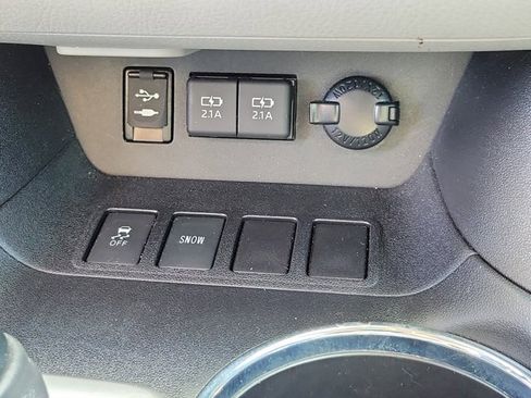 Used 2019 Toyota Highlander XLE image 31